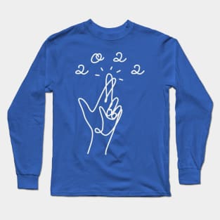 Finger Crossed Very Peri Pantone Color New Year 2022 Long Sleeve T-Shirt